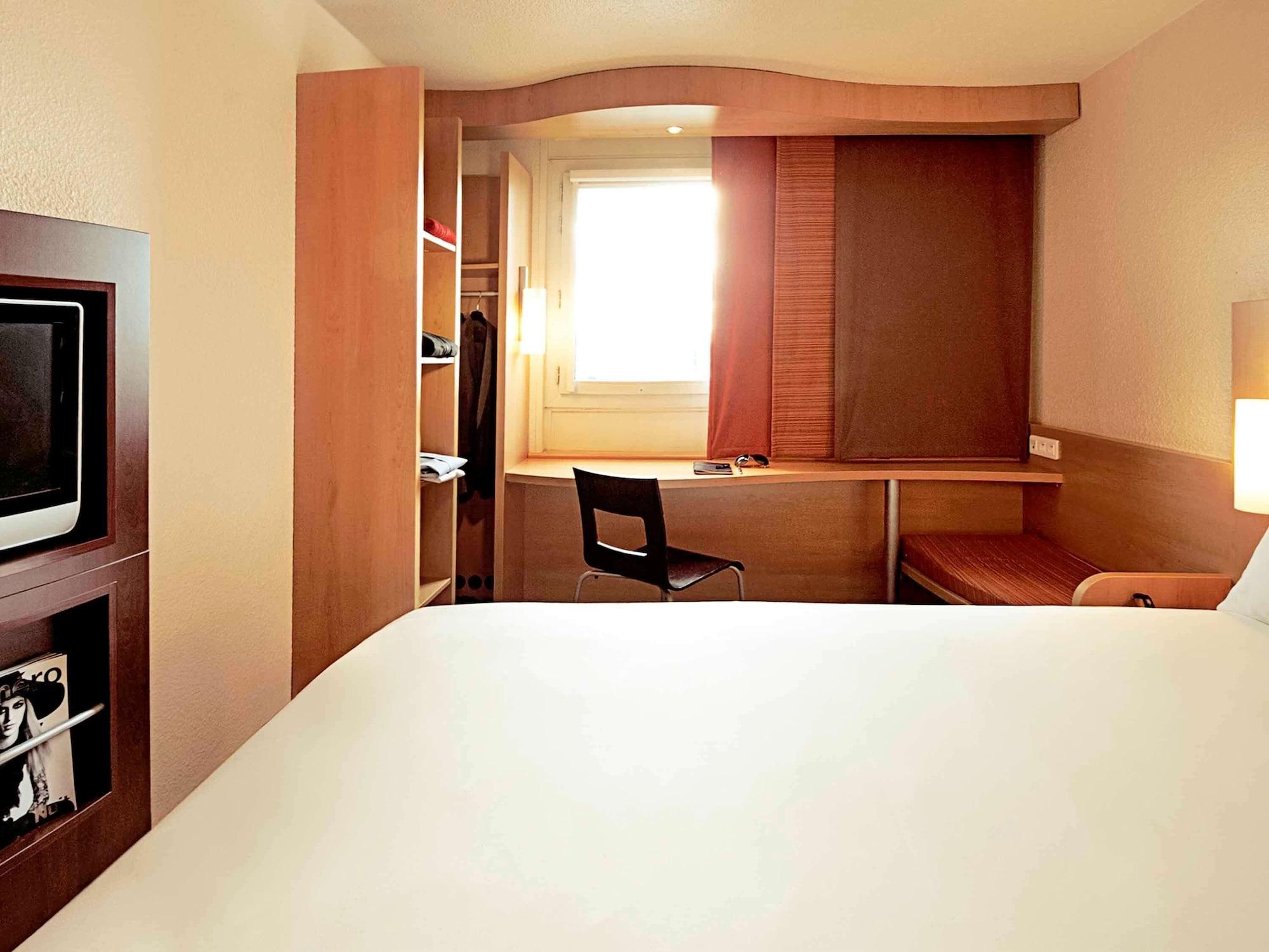 Ibis Albert Pays De Somme Exterior foto