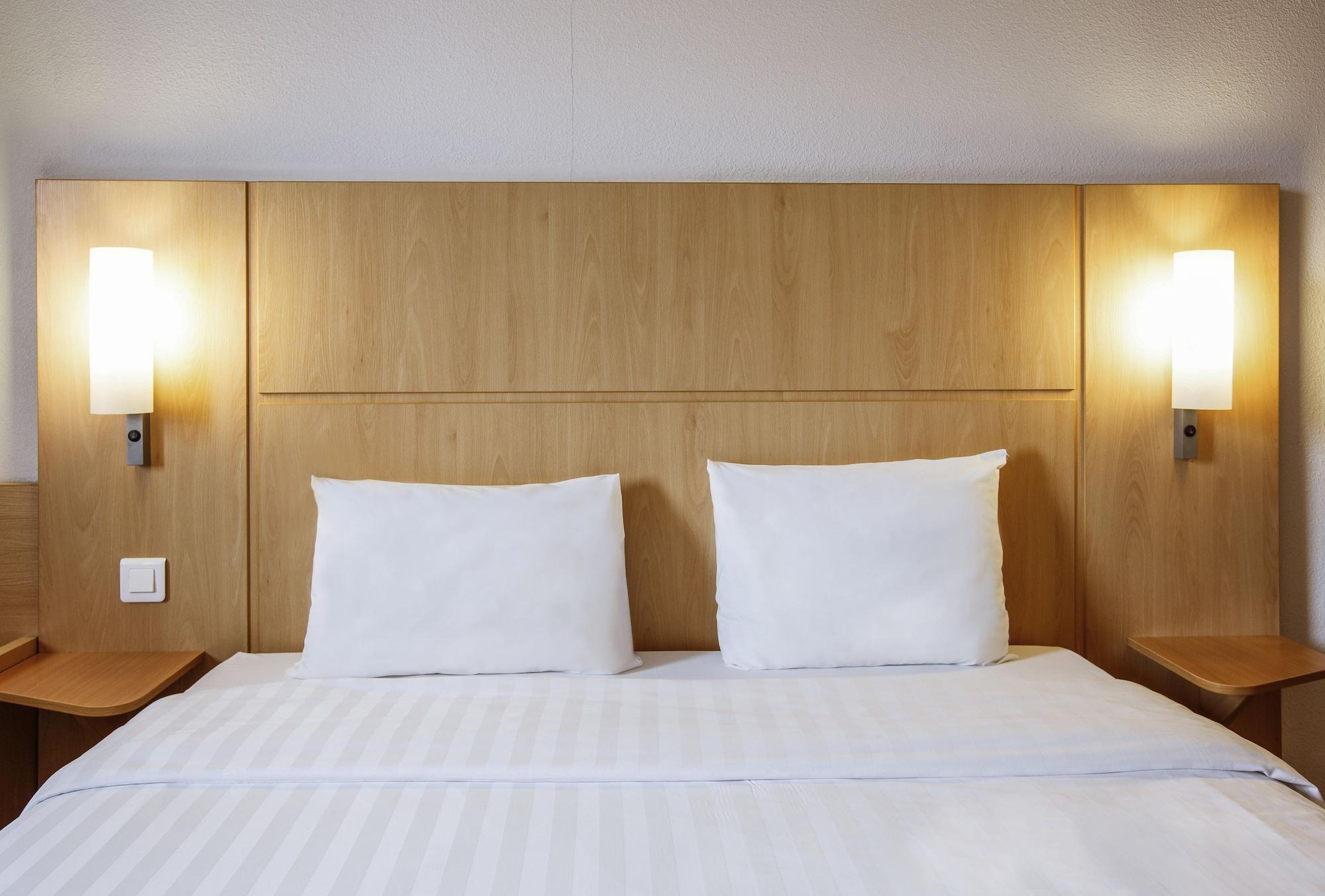 Ibis Albert Pays De Somme Exterior foto