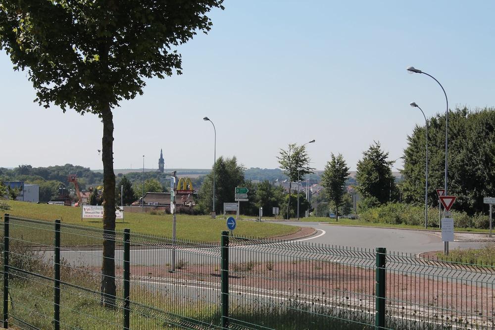 Ibis Albert Pays De Somme Exterior foto