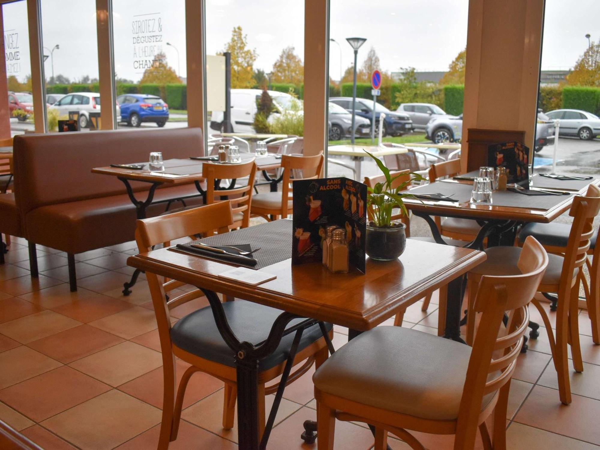 Ibis Albert Pays De Somme Exterior foto