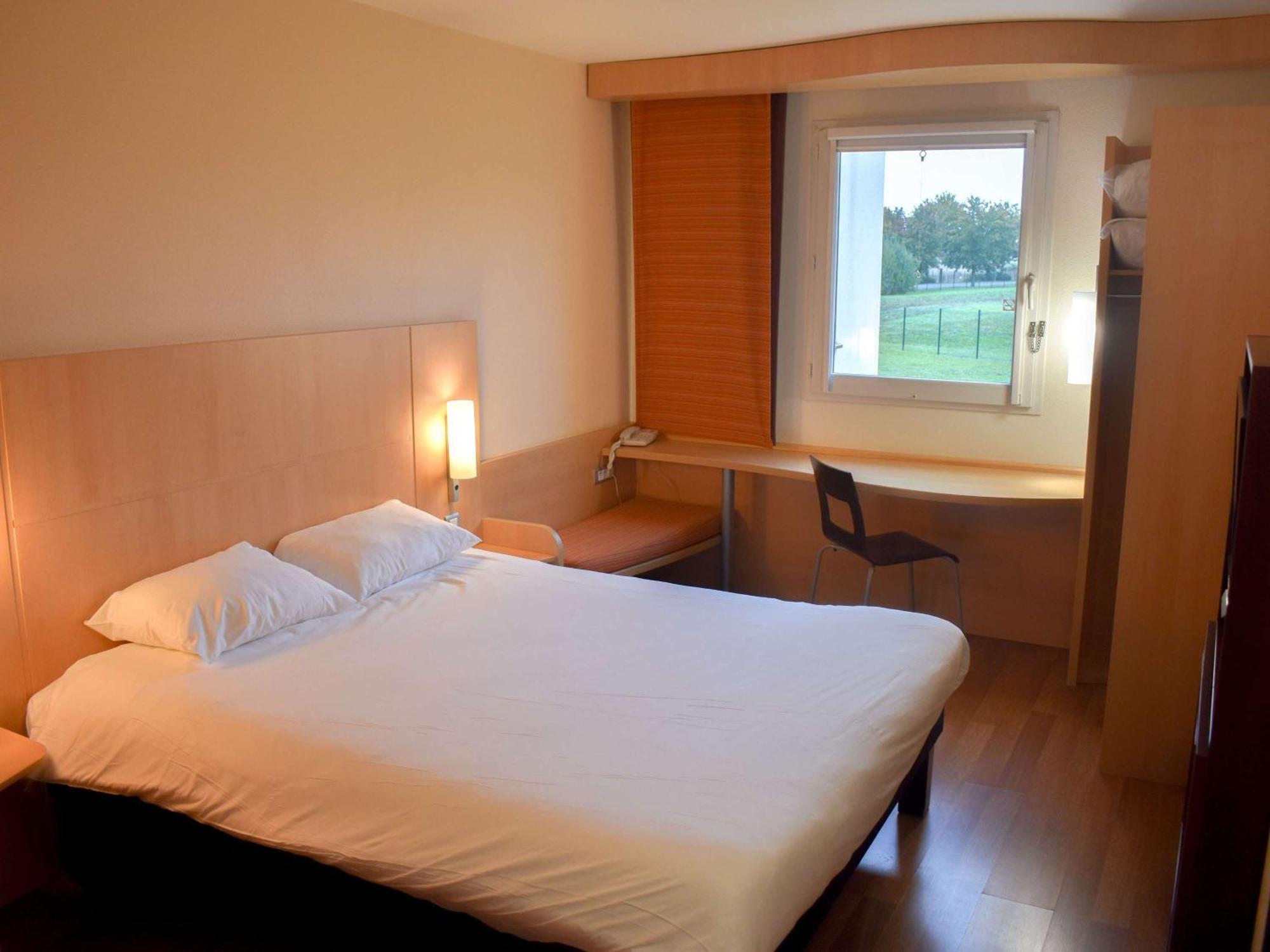 Ibis Albert Pays De Somme Exterior foto