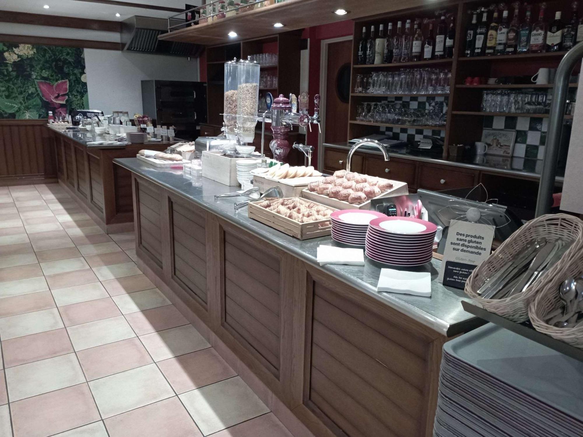 Ibis Albert Pays De Somme Exterior foto